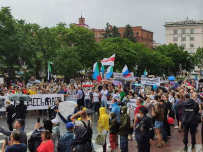 Врио губернатора края Михаил Дегтярёв пригласил протестующих к диалогу в Народном совете.