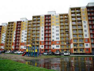 Хабаровчане из разрушенного дома по улице Зои Космодемьянской обживают свои новые квартиры.