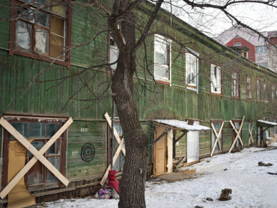 Хабаровская мэрия купит 73 благоустроенные квартиры для расселения жителей 17 аварийных бараков.