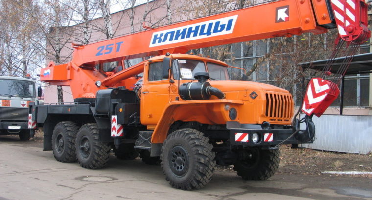 В организацию требуются на работу машинист автокрана Урал «Клинцы».